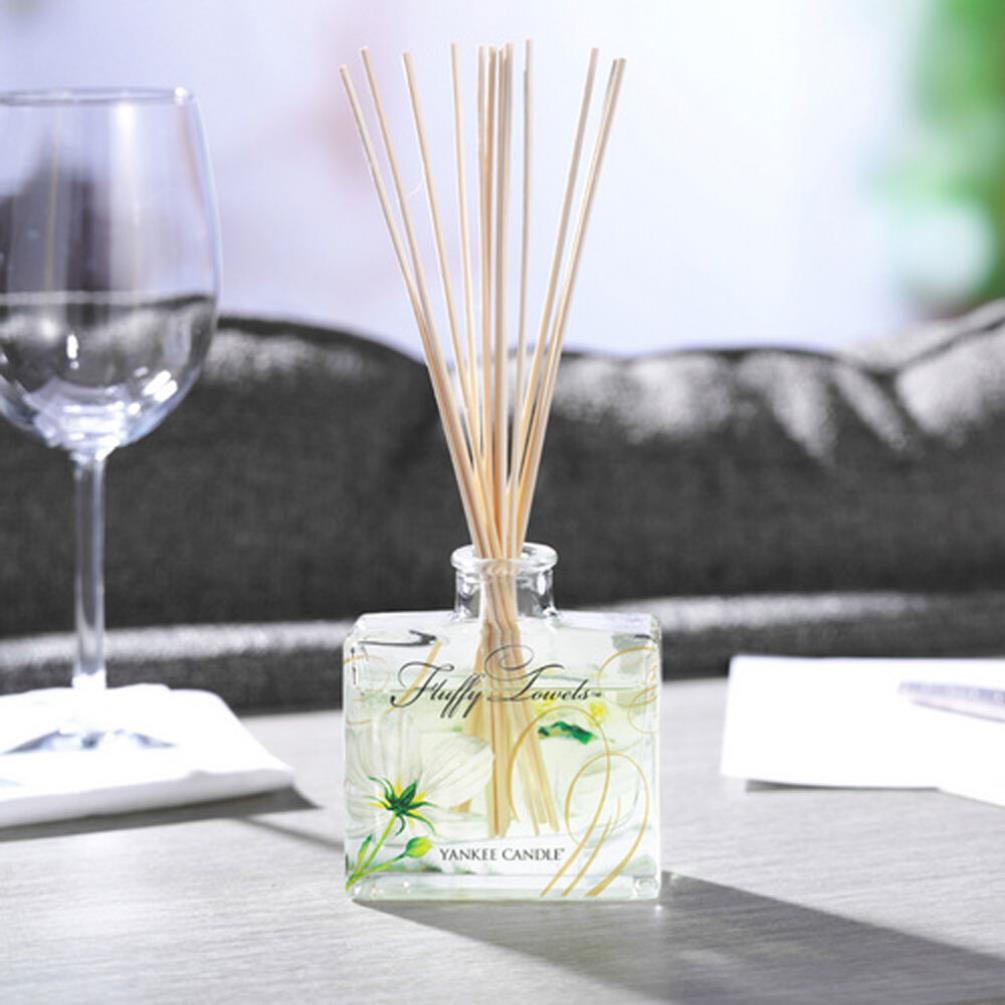 Yankee Candle Fluffy Towels Signature Reed Diffuser Extra Image 1